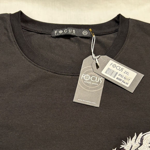 Focus Black Short-sleeve Crewneck T-Shirt with Red Heart and Dove Design 2X NWT - Picture 3 of 11